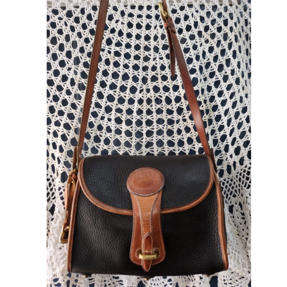 VINTAGE DOONEY & BOURKE ALL WEATHER BLACK PEBBLE GRAIN LEATHER CROSSBODY BAG - Picture 2 of 10